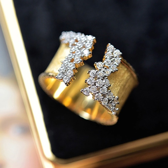 Jewelry - Sterling Silver Cluster Raw Edge Simulated Diamonds and Wide Gold Band Ring